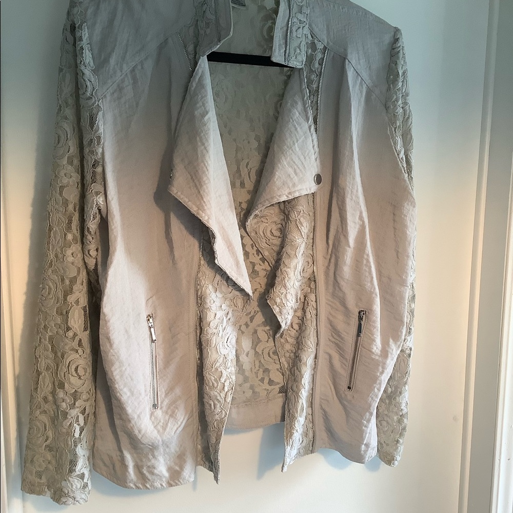 Gorgeous light gray stretchy jacket Size XL Worn twice